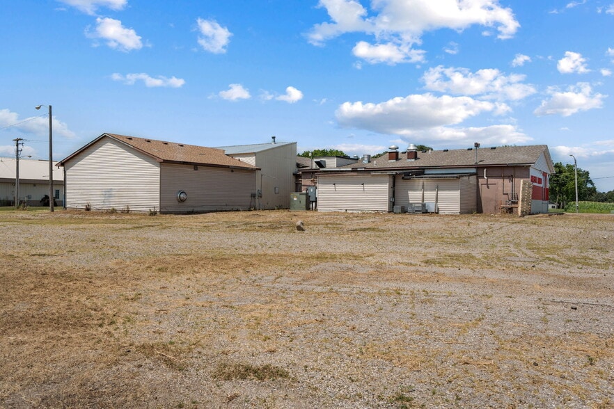 More Photos Of 3401 W Oakland Ave, Austin Truck Stop For Sale