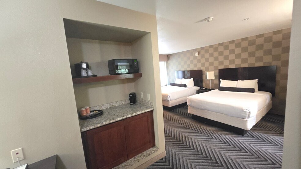 More Photos Of 2356 Stockton Blvd, Sacramento Hotel For Sale