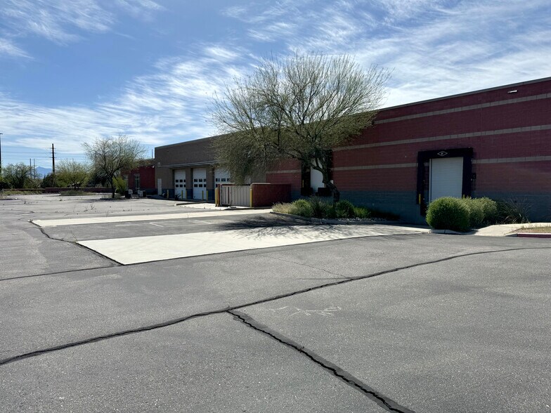 More Photos Of 3761 E Tennessee St, Tucson Warehouse For Lease