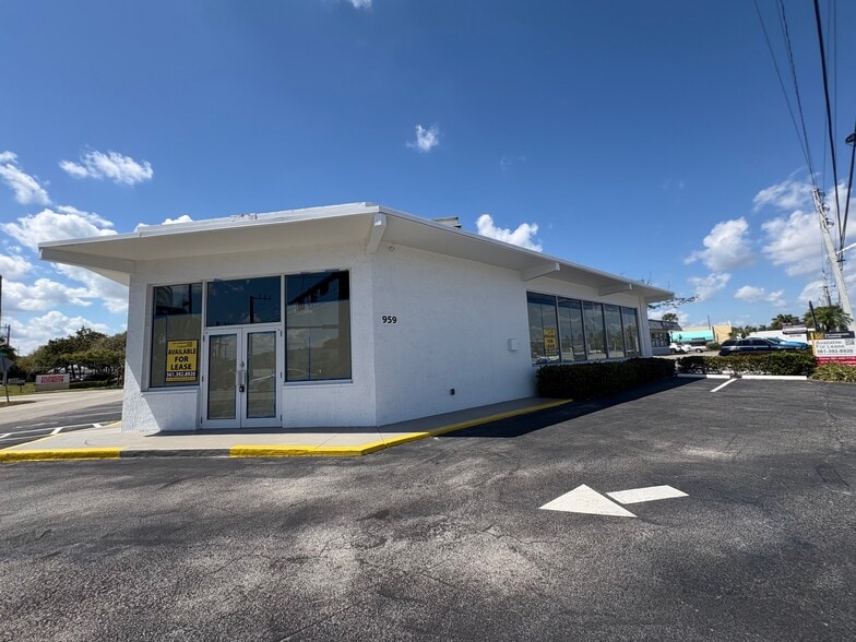 More Photos Of 959 S Federal Hwy, Deerfield Beach Freestanding For Lease