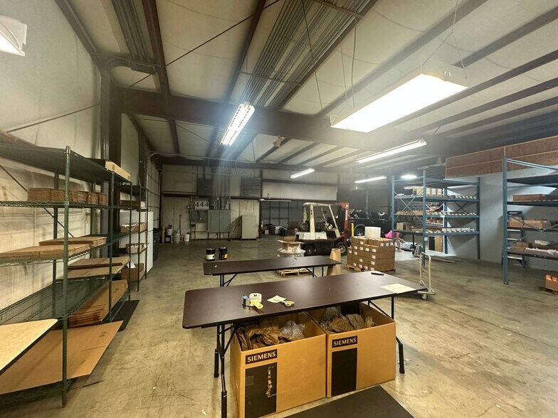 More Photos Of 444 W Center St, Kingsport Flex For Sale