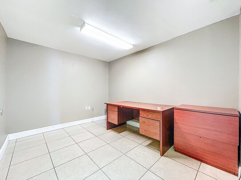 More Photos Of 112 N Mulrennan Rd, Valrico Warehouse For Sale