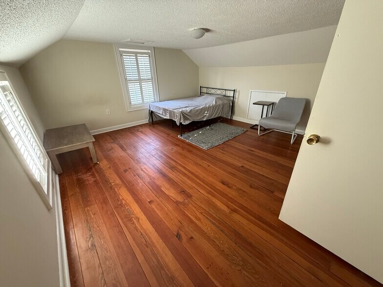 More Photos Of 2113 Wrightsville Ave, Wilmington Flex For Sale