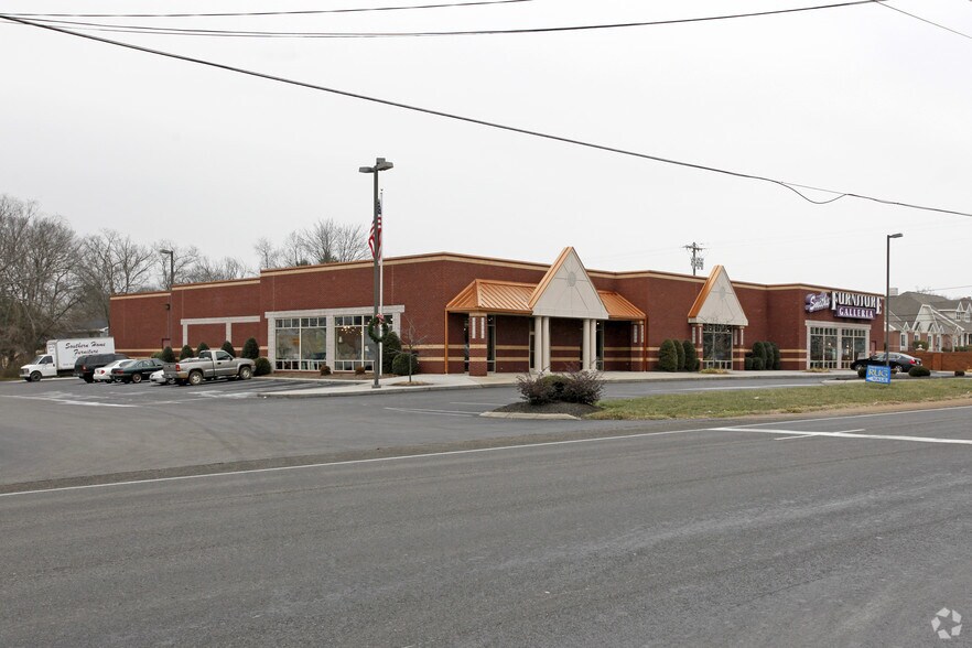 More Photos Of 907 W Main St, Lebanon Storefront Retail Office For Lease