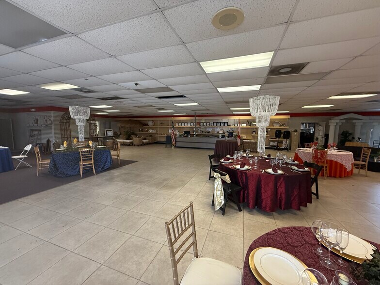 More Photos Of 12090 Metro Pky, Fort Myers Warehouse For Sale