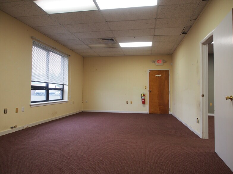 More Photos Of 9 Business Park Dr, Branford Office For Sale
