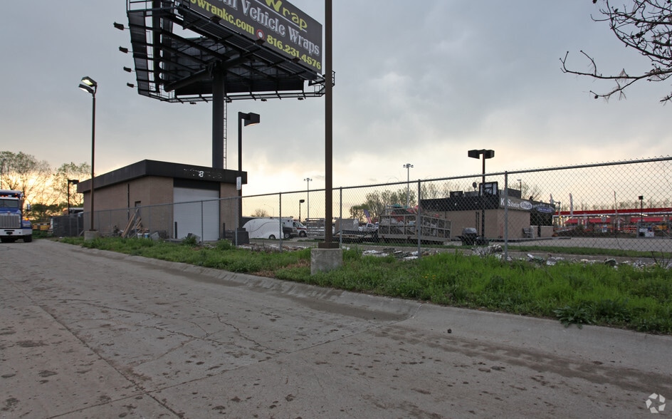 More Photos Of 6850 E Front St, Kansas City Freestanding For Sale