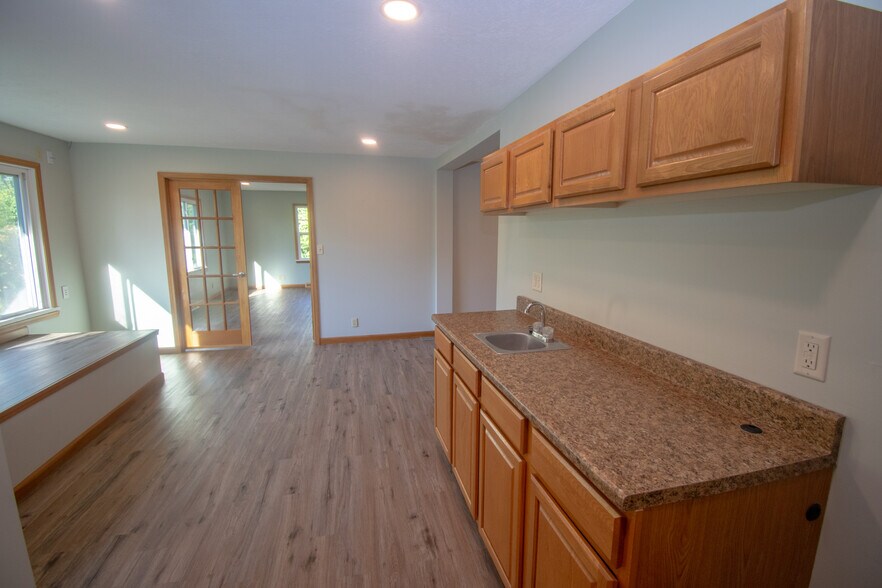More Photos Of 1498-1502 W Main St, Tipp City Loft Creative Space For Sale