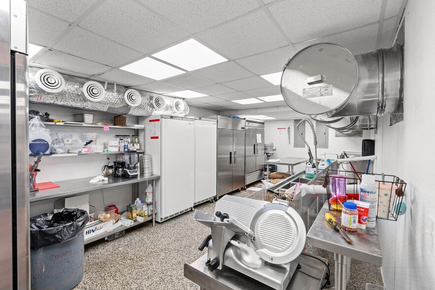 More Photos Of 606 N Ocean Blvd, Myrtle Beach Hotel For Sale