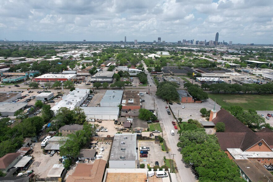 More Photos Of 6910 Chetwood Dr, Houston Medical For Lease