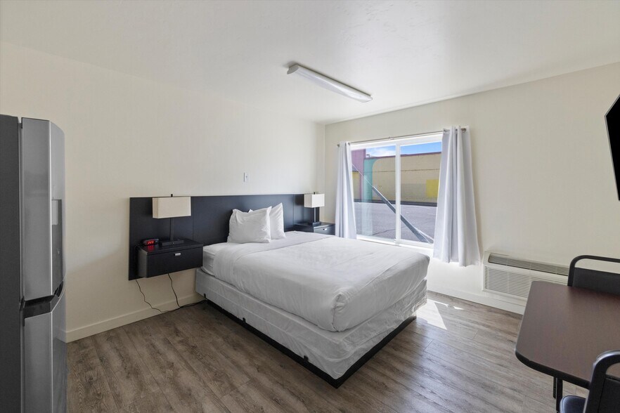 More Photos Of 720 W Lewis St, Pasco Hotel For Sale