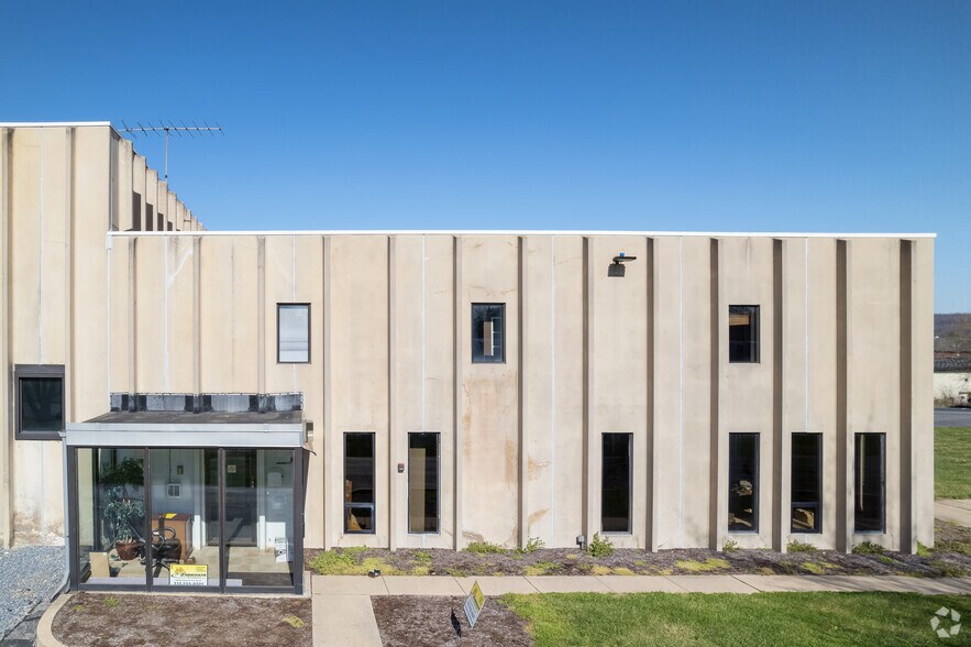 More Photos Of 501 Alexander Dr, Ephrata Warehouse For Lease