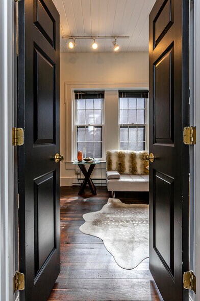 More Photos Of 302 W High St, Lexington Office Residential For Sale