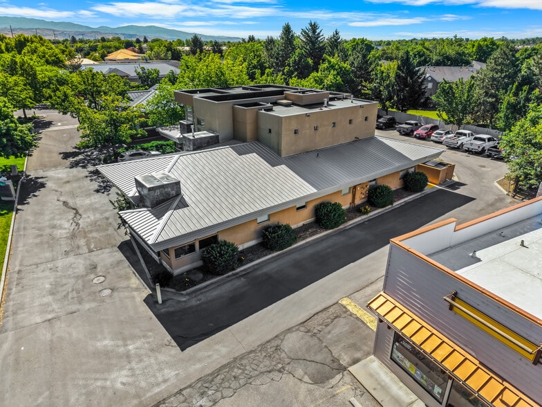 More Photos Of 645 E State St, Eagle Office For Lease