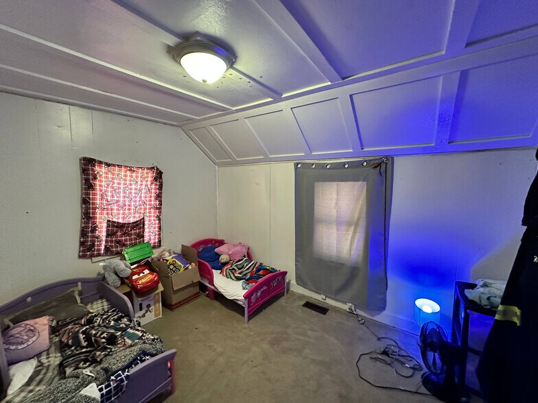 More Photos Of 1831 N C St, Elwood Apartments For Sale