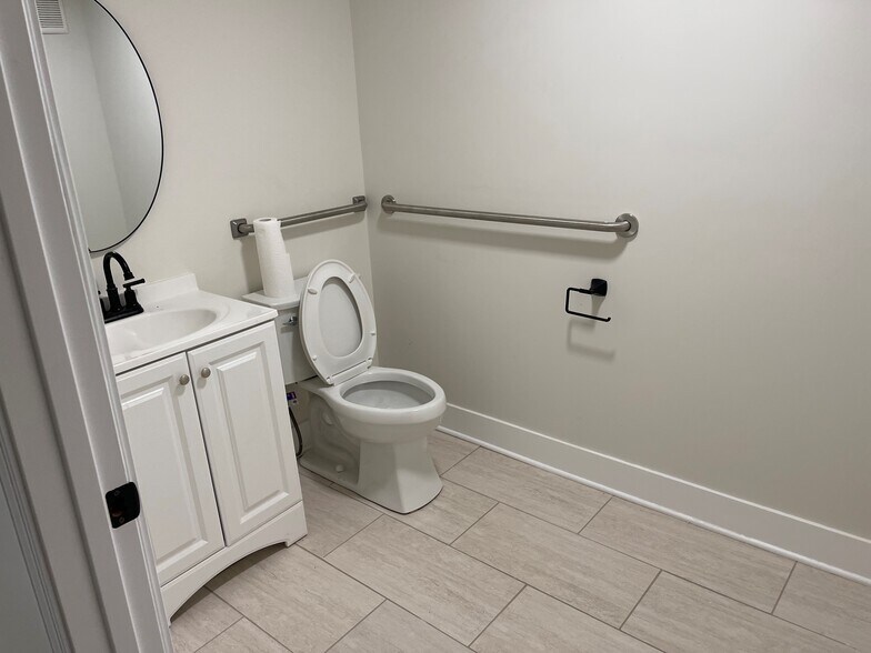 More Photos Of 5006-5016 N Pulaski Rd, Chicago General Retail For Lease