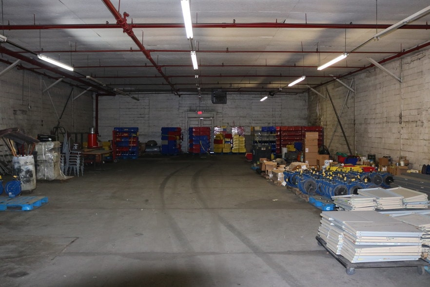 More Photos Of 2415 Lusk St, Guntersville Warehouse For Sale