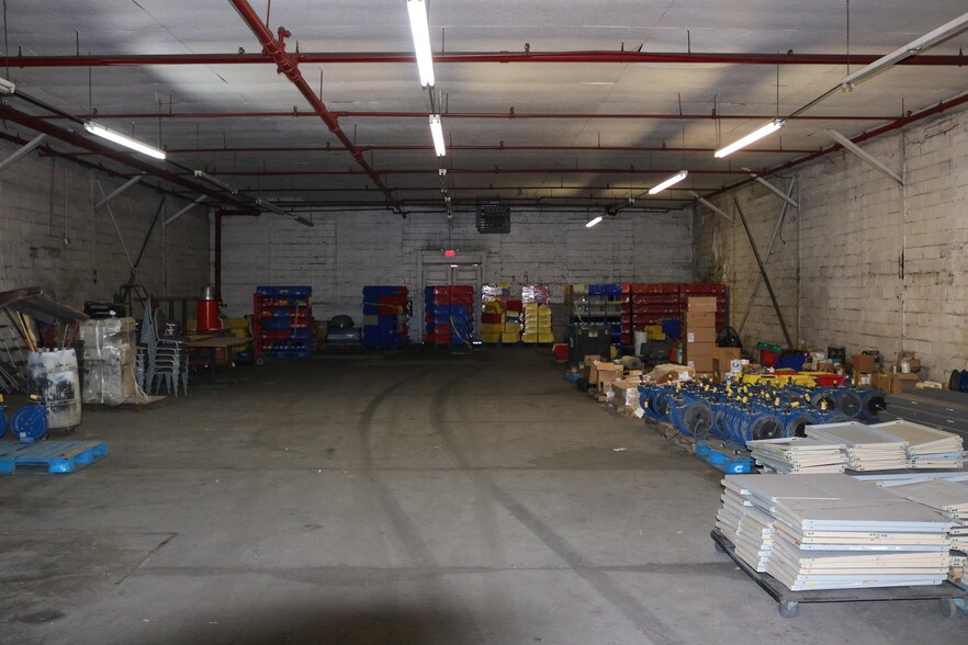 More Photos Of 2415 Lusk St, Guntersville Warehouse For Lease
