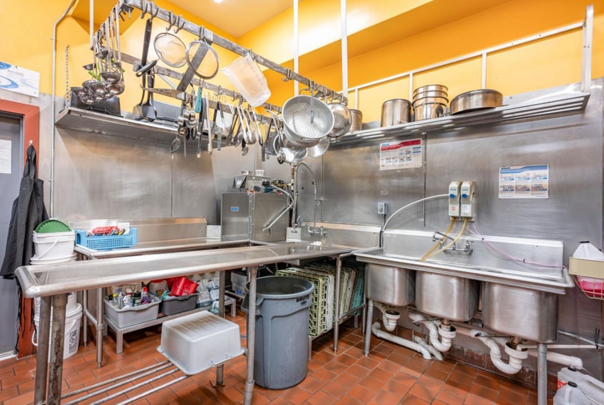 More Photos Of 623 Broadway St, Baraboo Specialty For Sale