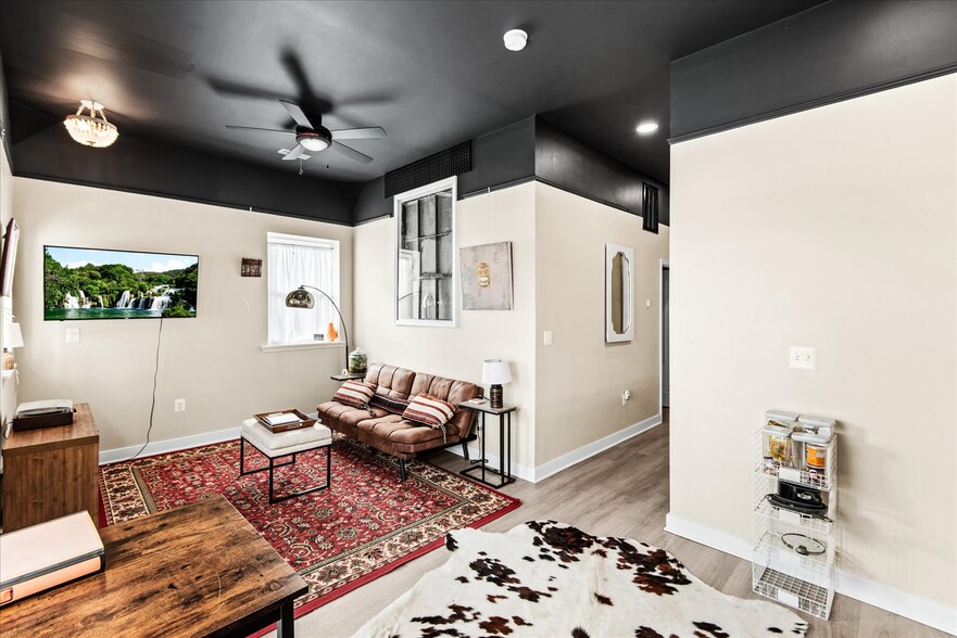 More Photos Of 10 Irving Ave N, Colonial Beach Apartments For Sale