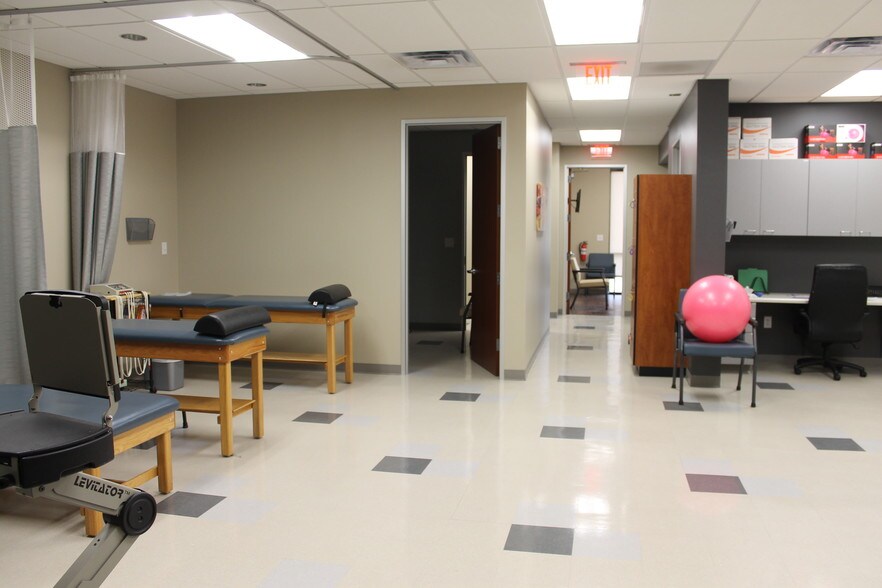 More Photos Of 10423 State Highway 151, San Antonio Medical For Lease