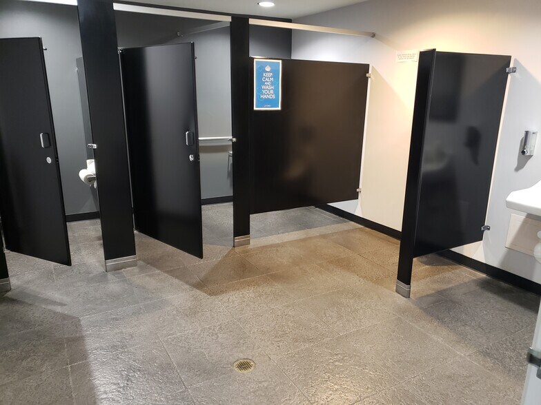 More Photos Of 7624 Varna Ave, North Hollywood Religious Facility For Lease