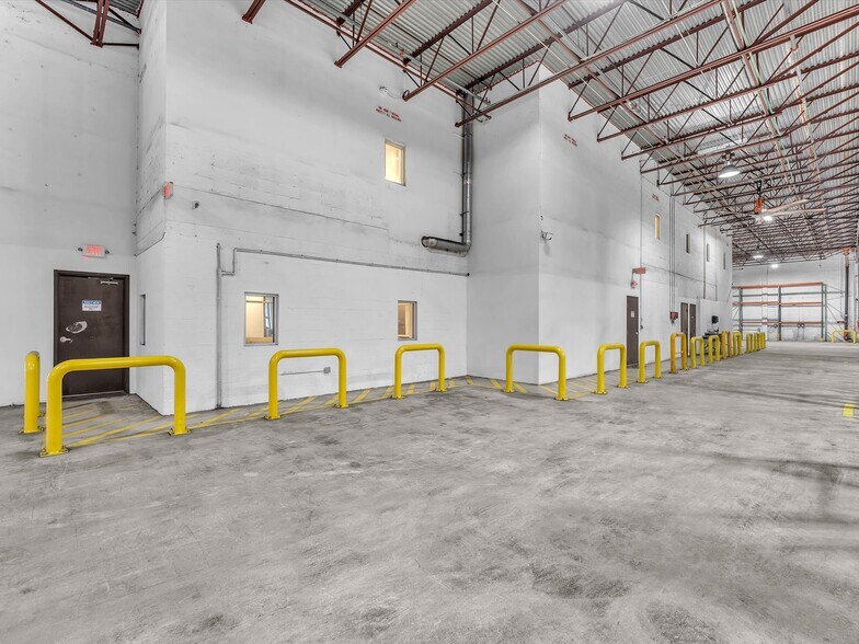 More Photos Of 2797 NW 105th Ave, Miami Warehouse For Lease