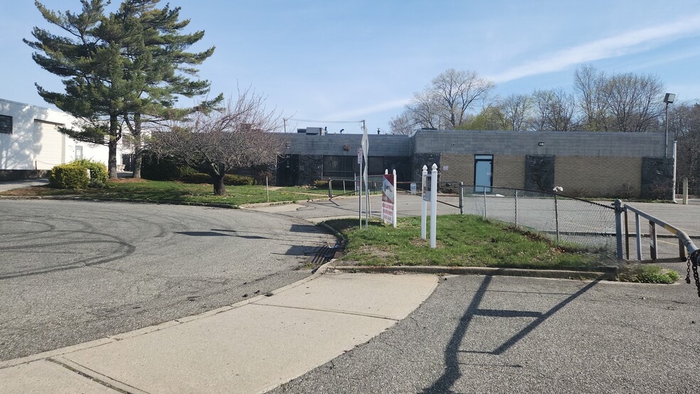 More Photos Of 22 Connor Ln, Deer Park Warehouse For Sale