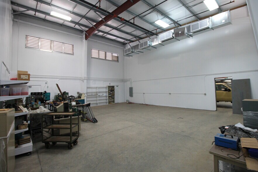 More Photos Of 1026 Lauia St, Kapolei Warehouse For Lease