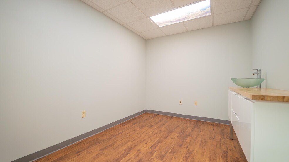More Photos Of 951 Transport Dr, Valparaiso Office For Sale