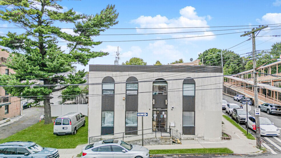 Primary Photo Of 90 Hancock St, Staten Island Office For Sale