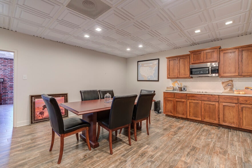 More Photos Of 1312 Texas Ave, Lubbock Office For Sale