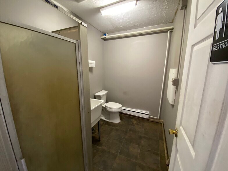 More Photos Of 13101 Michigan Rd, Plymouth Freestanding For Sale