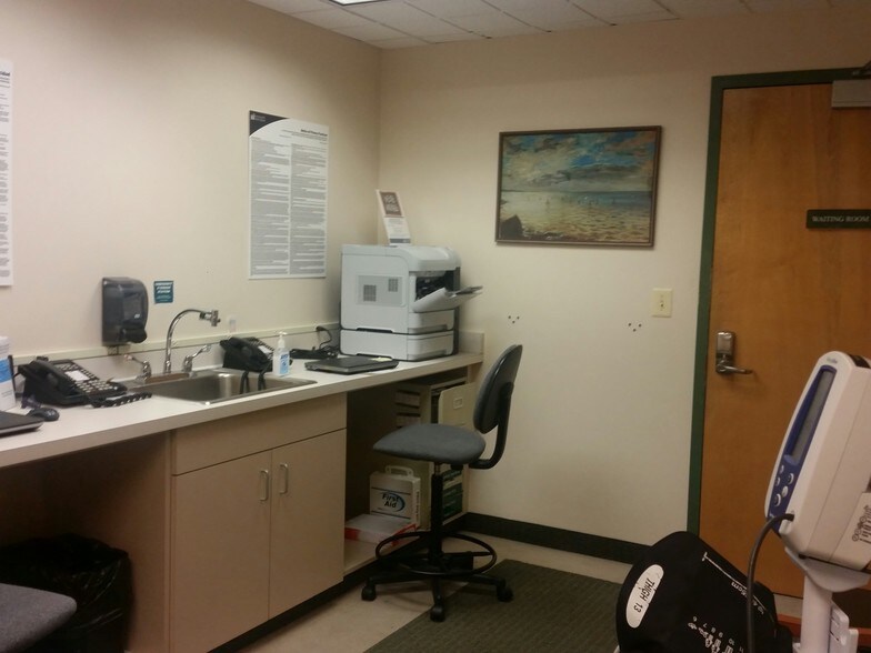 More Photos Of 2002 Medical Pky, Annapolis Hospital For Lease