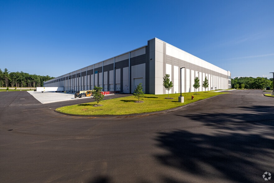 More Photos Of 30 Hamilton Rd, Windsor Locks Warehouse For Lease