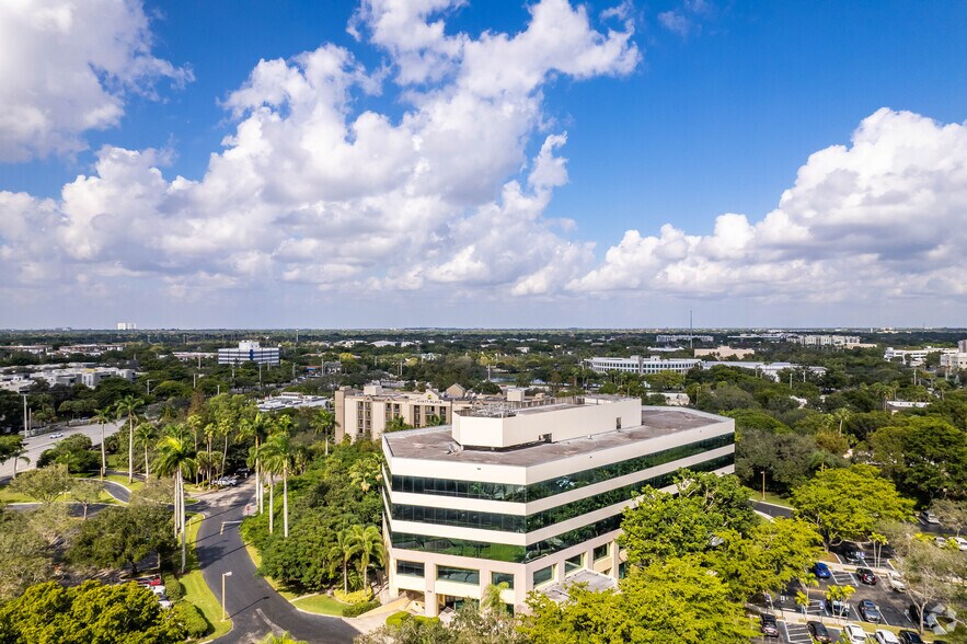 More Photos Of 150 S Pine Island Rd, Plantation Office For Lease