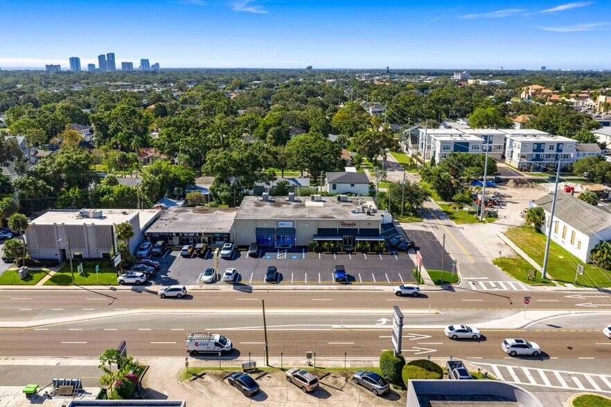 More Photos Of 3636-3640 W Kennedy Blvd, Tampa Storefront For Lease