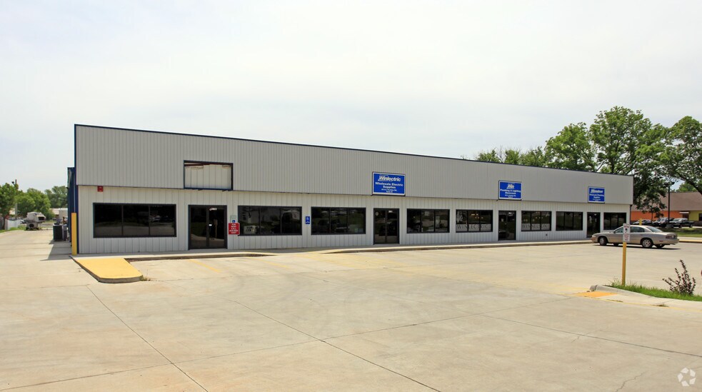 More Photos Of 813 S Perkins Rd, Stillwater Warehouse For Lease