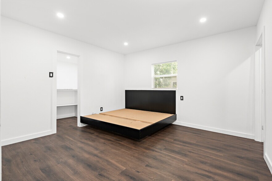 More Photos Of 3212 Robinson Dr, Waco Office Residential For Sale