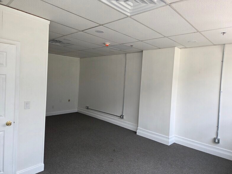 More Photos Of 144 Washington St, Newark Storefront Retail Office For Lease