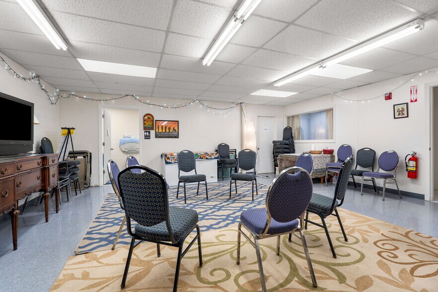 More Photos Of 191 Chandler Rd, Andover Office For Sale