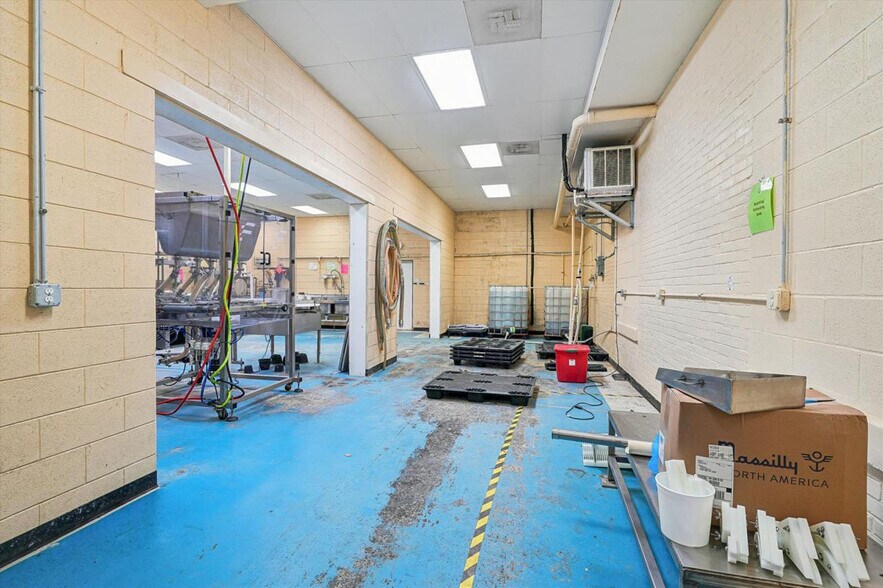 More Photos Of 113 Aileen Rd, Flint Hill Warehouse For Sale