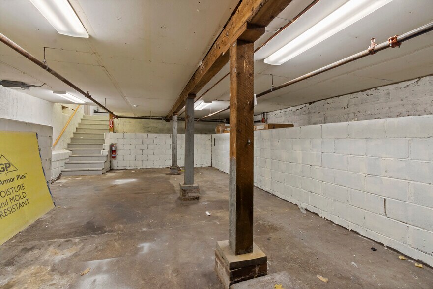 More Photos Of 615 Main St, Hyannis General Retail For Sale