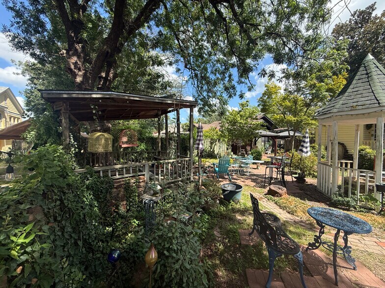 More Photos Of 611 W Woldert St, Tyler Hospitality For Sale