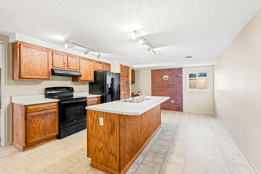 More Photos Of 310 Goose Creek Rd, Dandridge Office For Sale