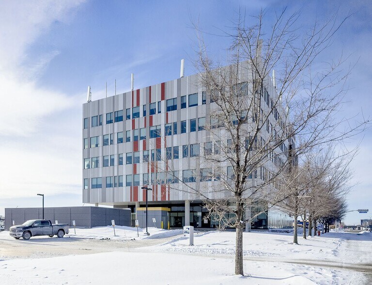 More Photos Of 1699 Boul Le Corbusier, Laval Office For Lease