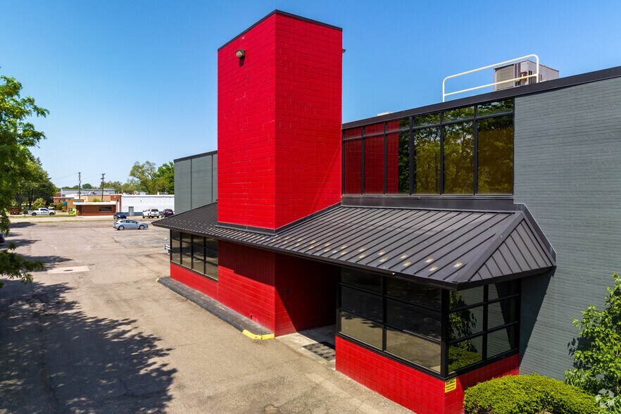 More Photos Of 11355 Stephens Rd, Warren Office For Lease