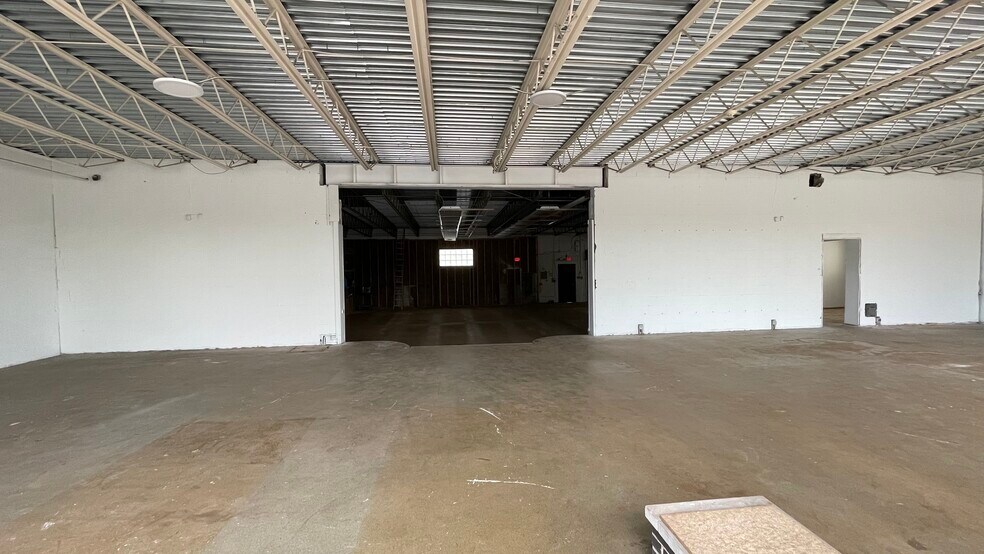 More Photos Of 855 W Northwest Hwy, Palatine Freestanding For Sale