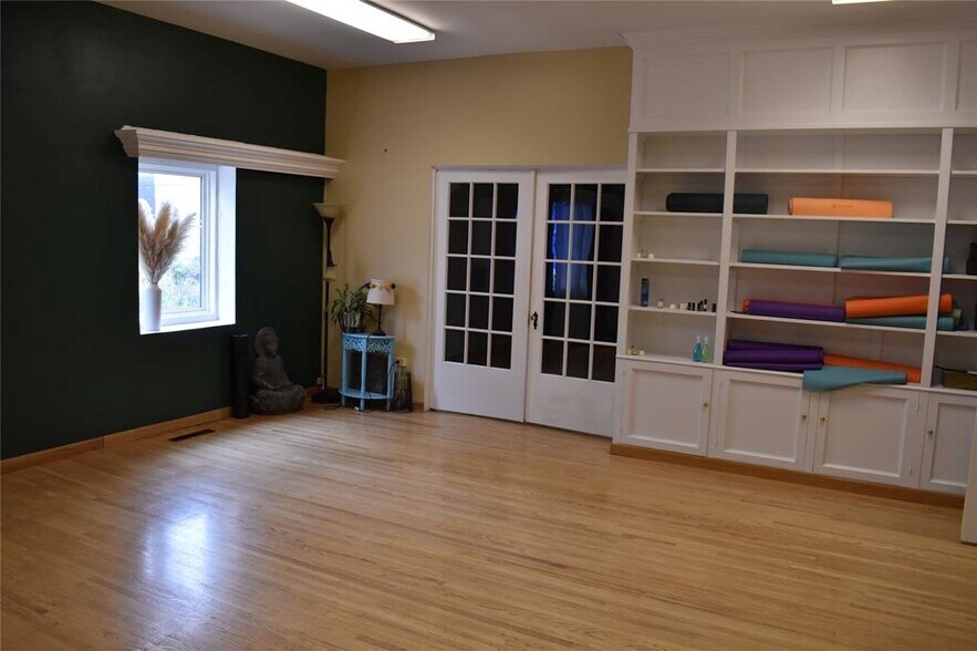 More Photos Of 424 Main St, Shelby Storefront Retail Office For Sale