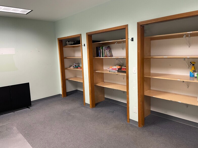 More Photos Of 3949 N River Rd, Freeland Office For Lease